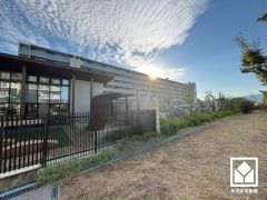 毎日の料理がもっとスムーズになる、便利な3口コンロ付き。