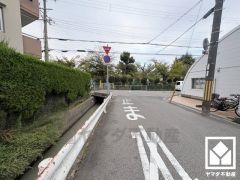 約6帖の和室がLDKに隣接しており一体利用も可能です。キッチンから見渡せる位置なので、小さなお子様の遊び場、お昼寝スペースとしても安心してお使いいただけます。