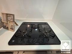 毎日の料理がもっとスムーズに。便利な3口コンロ付きキッチン。