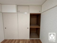 穏やかな暮らしを支える、豊かな収納。押入にはお客様用の座布団や寝具も収納可能です。