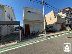 全居室2面採光。明るい陽光がたっぷり差し込む心地よい生活空間です。全居室フローリングなのでお掃除もラクラク。