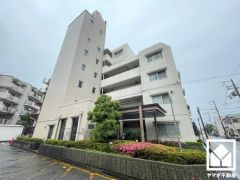 洗練された外観デザインが、住まう誇りを演出。都会に調和する美しい佇まいのマンション。