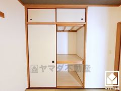 押入にはお客様用の座布団や寝具も収納可能です。