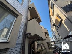 広々24帖のLDKが魅力。家族全員がリラックスできる、ゆったりとした快適リビングで温かい団らんの時間を。