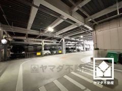 「コープ　マリナパーク」まで徒歩7分、「セブンイレブン西宮マリナパーク店」まで徒歩12分など、お買い物施設が徒歩圏内に複数あり便利な住環境です。