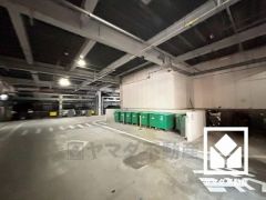 床暖房付きで、寒い冬でも足元ポカポカ。ホコリを巻き上げないのでお子様のいるご家庭にもおすすめです。