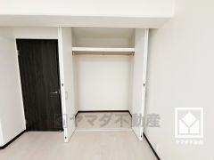 新たに家具を買わなくても良いので、ハンガーパイプ付きのクローゼットは嬉しいですね。