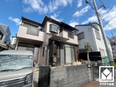 キッチンには窓がございますので、昼間は手元が明るく、お料理がはかどります。