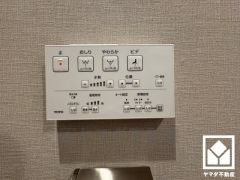 温水洗浄便座付きで、季節を問わずいつでも温かい便座をお使いいただけます。