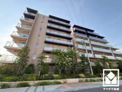 床暖房付きで、寒い冬でも足元ポカポカ。ホコリを巻き上げないのでお子様のいるご家庭にもおすすめです。