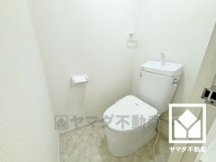 明るく清潔感溢れるトイレです。