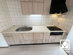 家族のごはん作りがはかどる。同時調理ができる3口コンロ付き。