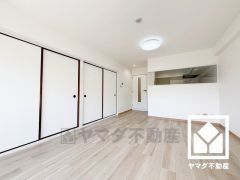 シンプルで美しいデザインのリビングが、毎日の生活に彩りを添える。