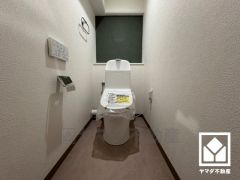 明るく清潔感溢れるトイレです。トイレが各階にあるので、朝の忙しい時間にも混雑せず快適です。
