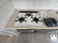 毎日の料理がもっとスムーズに。便利な3口コンロ付きキッチン。