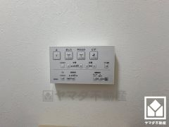 温水洗浄便座付きで、季節を問わずいつでも温かい便座をお使いいただけます。