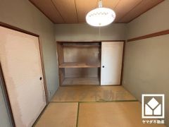 お客様用の座布団や寝具も収納可能