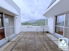 南向きで陽当たり、風通し良好。広々としたルーフバルコニーで陽射しを感じながら贅沢な時間を過ごすことができます。お洗濯物もたっぷりと干す事ができそうです。