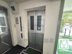 スムーズな移動を叶えるエレベーター。忙しい朝も快適に、ストレスフリーな暮らしをサポート。