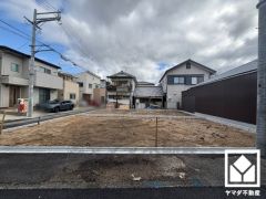 トイレが1階と2階にあるので、朝の忙しい時間にも混雑せず快適です。温水洗浄便座付きで、季節を問わずいつでも温かい便座をお使いいただけます。