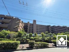 自然と調和するデザインが魅力。四季折々の風景に溶け込む、心地よい住まい。