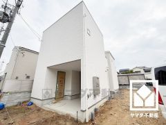 白を基調とした清潔感のあるモダンな外観。帰るたびに安心感を感じられる佇まい。