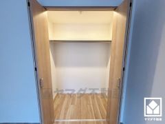 新たに家具を買わなくても良いので、ハンガーパイプ付きのクローゼットは嬉しいですね。