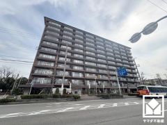 トイレは温水洗浄便座付きで、いつでも温かい便座をお使いいただけます。