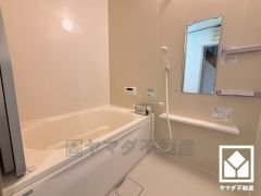 ゆったり足が伸ばせるので、毎日の疲れを癒やすバスタイムを実現。