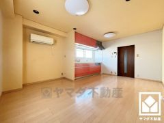 心地よい空間が広がるリビングで、家族みんなが快適に過ごせる時間を提供。