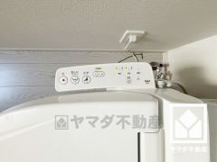 温水洗浄便座付きで、季節を問わずいつでも温かい便座をお使いいただけます。