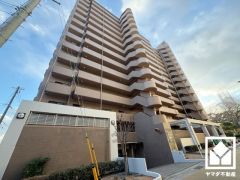 広々15.4帖のLDKが魅力。家族全員がリラックスできる、ゆったりとした快適リビングで温かい団らんの時間を。