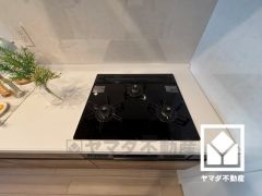 毎日の料理がもっとスムーズに。便利な3口コンロ付きキッチン。