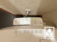 温水洗浄便座付きで、季節を問わずいつでも温かい便座をお使いいただけます。