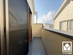 北向き・東向きの2面バルコニーで陽当たり、風通し良好。バルコニーが2か所ございますので、お洗濯物をたっぷりと干す事ができます。