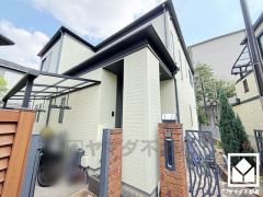 白を基調とした清潔感のある色合いと、品のあるデザイン。帰るたびに安心感を感じられる佇まい。