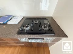 毎日の料理がもっとスムーズに。便利な3口コンロ付きキッチン。