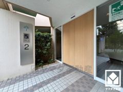 安心と快適を兼ね備えたエントランス。オートロック＆宅配ボックス完備で、暮らしの利便性を高めます。