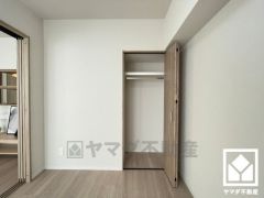 新たに家具を買わなくても良いので、ハンガーパイプ付きのクローゼットは嬉しいですね。