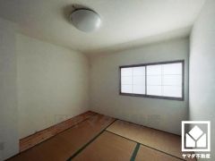 客間にも、ワークスペースにも、家族のくつろぎ空間にも。暮らしに寄り添う、自由に使える和室。