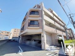 「ウエルシア尼崎武庫之荘北店」まで徒歩4分、「コープ武庫之荘」まで徒歩10分など、お買い物施設が徒歩圏内に複数あり便利な住環境です。