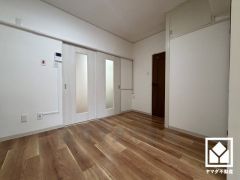 心地よい空間が広がるリビングで、家族みんなが快適に過ごせる時間を提供。