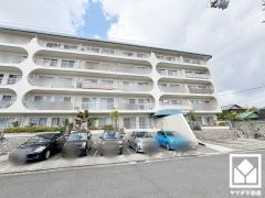 トイレは温水洗浄便座付きで、季節を問わずいつでも温かい便座をお使いいただけます。