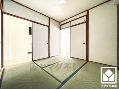 子どもの遊び場、お昼寝スペース、時には書斎にも。和室があると、暮らしの幅がぐんと広がる。