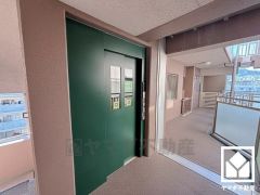 スムーズな移動を叶えるエレベーター。忙しい朝も快適に、ストレスフリーな暮らしをサポート。