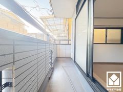 バルコニーが2階と3階に1か所ずつ、計2か所ございますので、お洗濯物をたっぷりと干す事ができます。