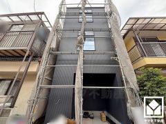 コープや100円ショップのワッツなどが出店するショッピングモール「メルカードむこがわ」まで徒歩7分。専門店や飲食店も多数あり、お買い物やお食事には困りません。