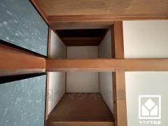 押入れは奥行きがあるので、収納力も申し分ありません。