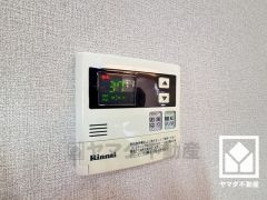 ボタン1つで自動でお湯張りができる自動給湯リモコンです。