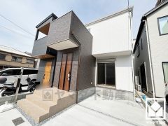 落ち着いた色合いと直線的な美しさが調和したモダンな外観。帰るたびに安心感を感じられる佇まい。